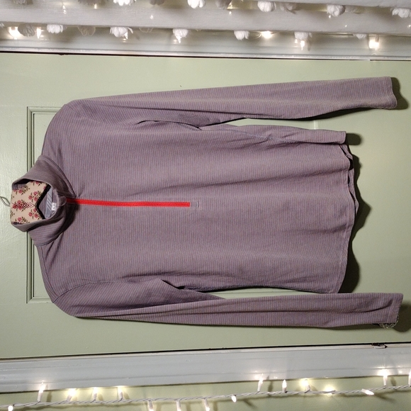 Women's Under Armour Run light grey and red striped lightweight long sleeve Sm - Picture 2 of 7